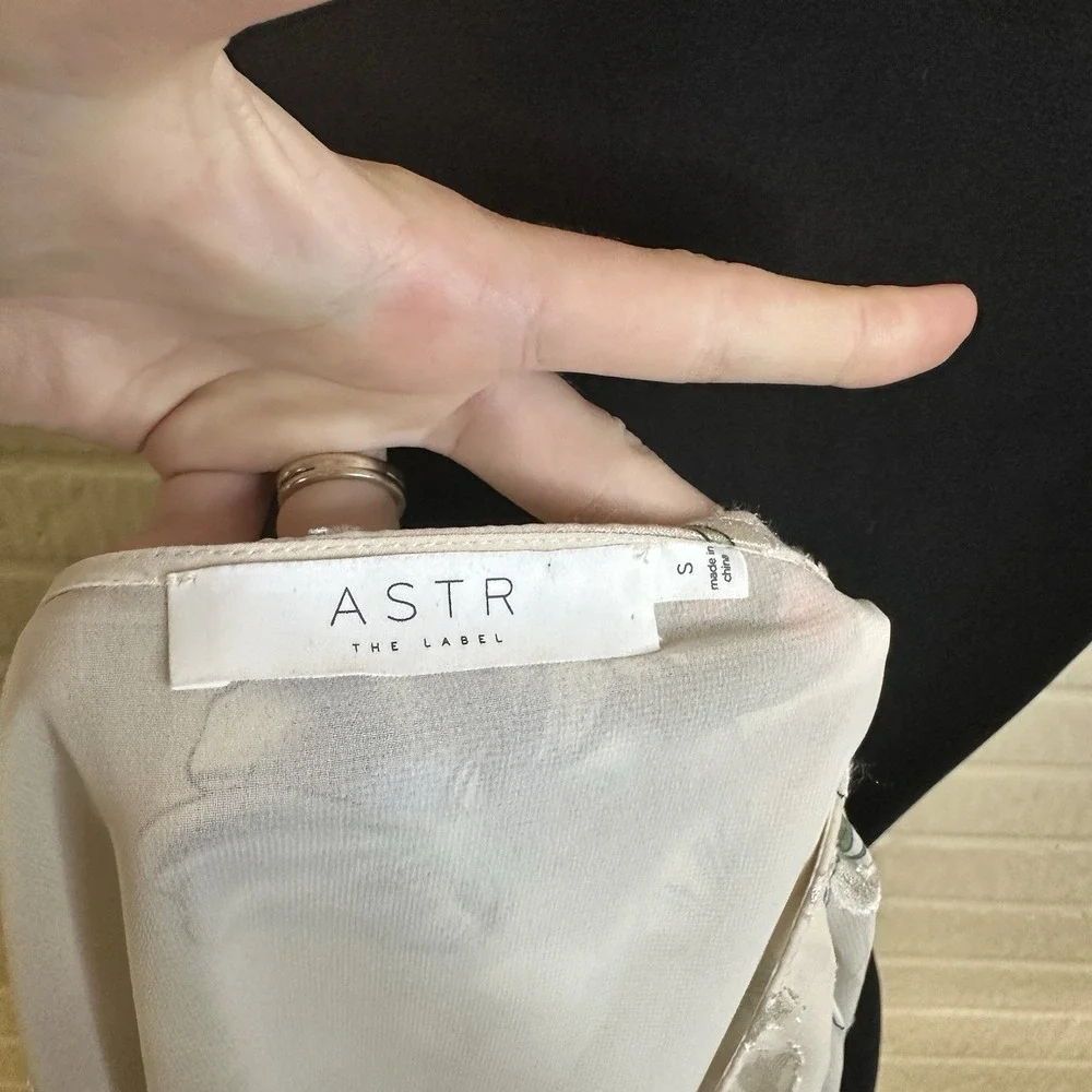 ASTR The Label Floral Cream Sheer Bodysuit Sz S V‎ Neck Night Out Vacation Party
